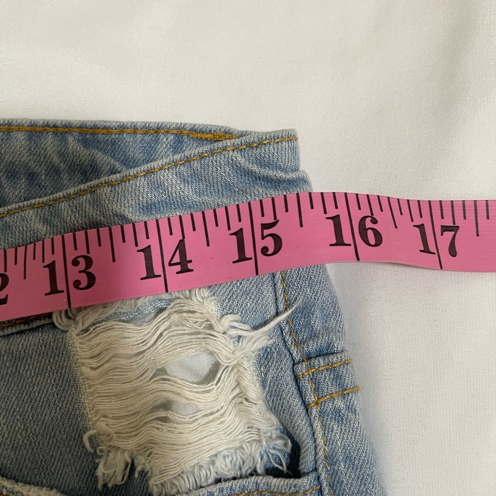 Nature Distressed Light Washed jean Short Size M - Picture 9 of 9